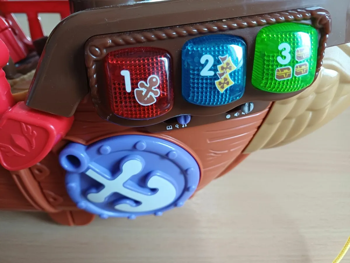 VTech toot toot friends push along pirate ship - Image 4