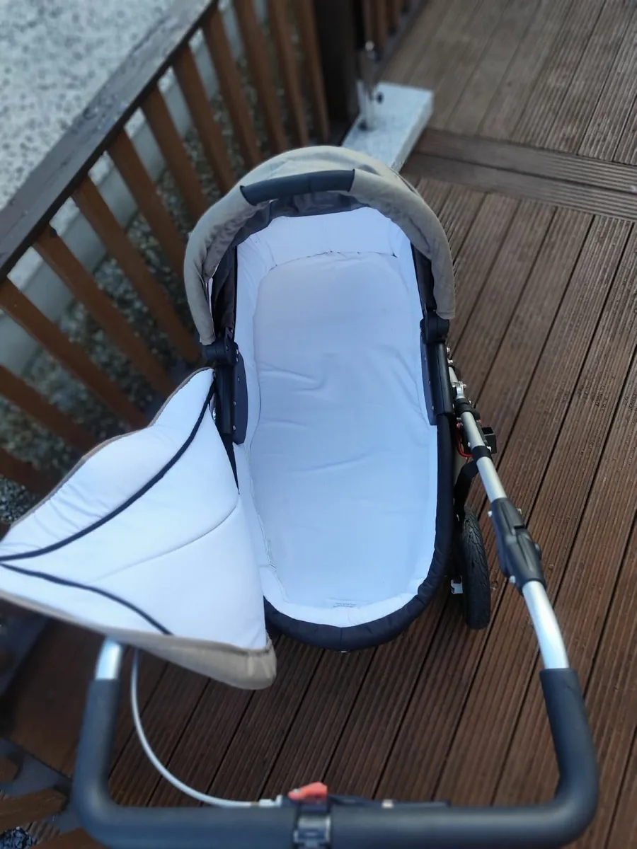 Pram - Image 3