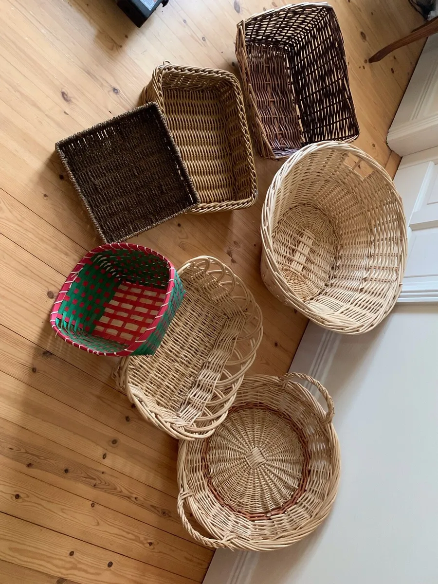7 assorted Baskets - Image 1