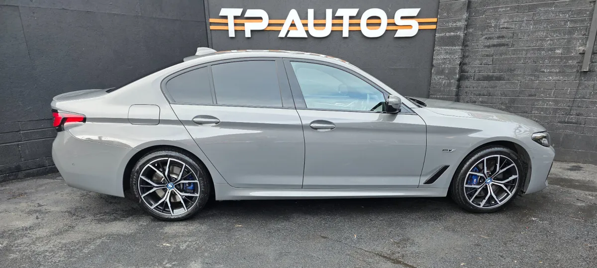 BMW 5-Series 2022 M-Sport - Image 2