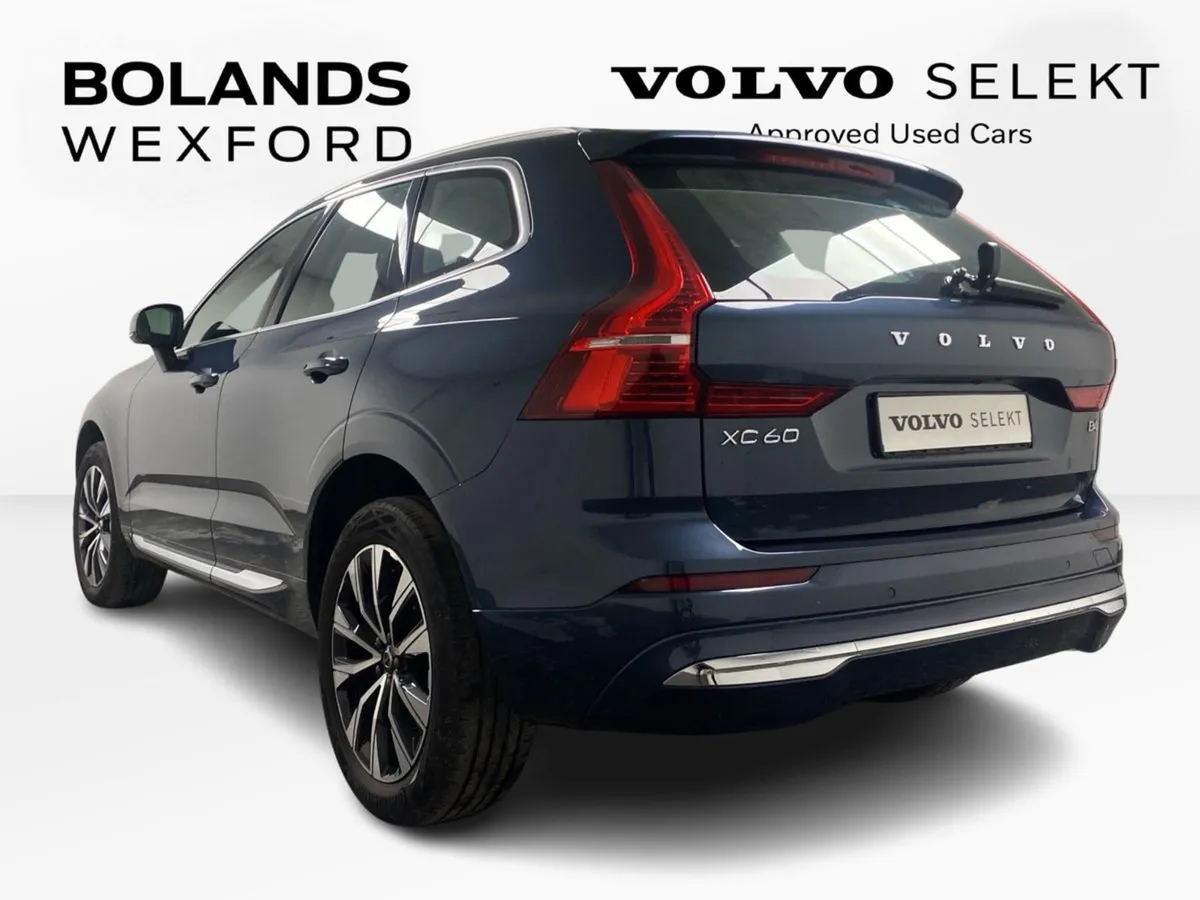 Volvo XC60 Denim Blue Plus Diesel Mild Hybrid - Image 3
