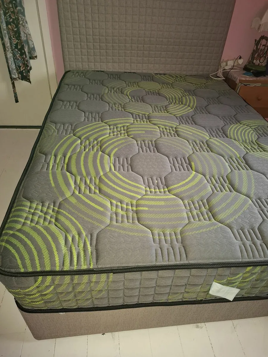 Double divan bed and mattress - Image 1
