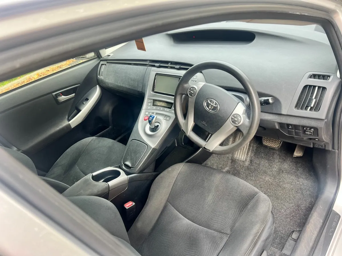 Toyota Prius 2015 Hybrid Automatic - Image 2