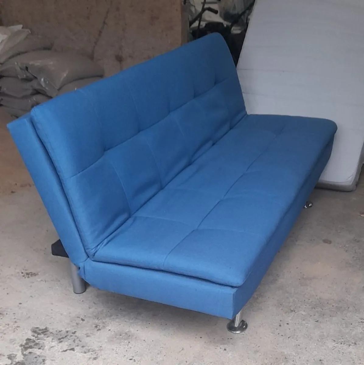 sofabed. - Image 1