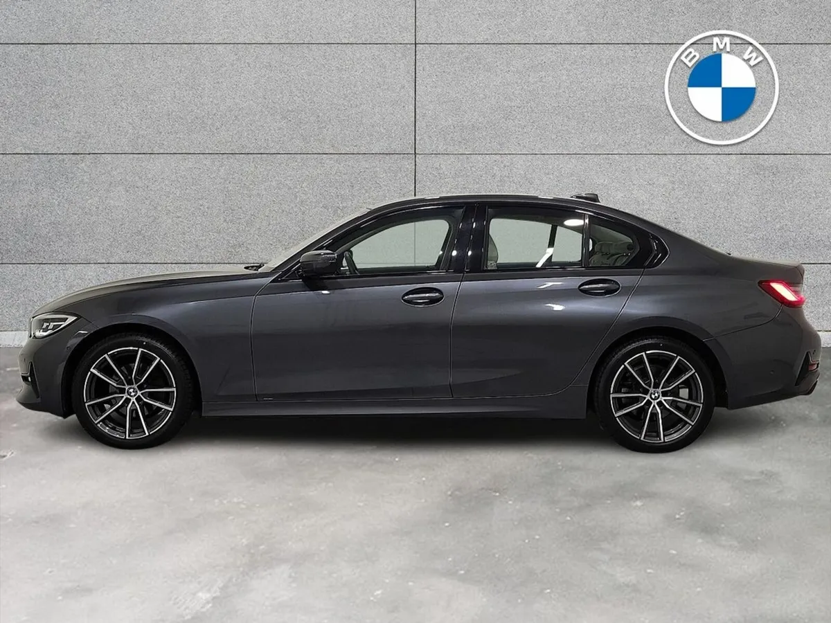 BMW 3-Series 320i Sport Saloon - Image 4