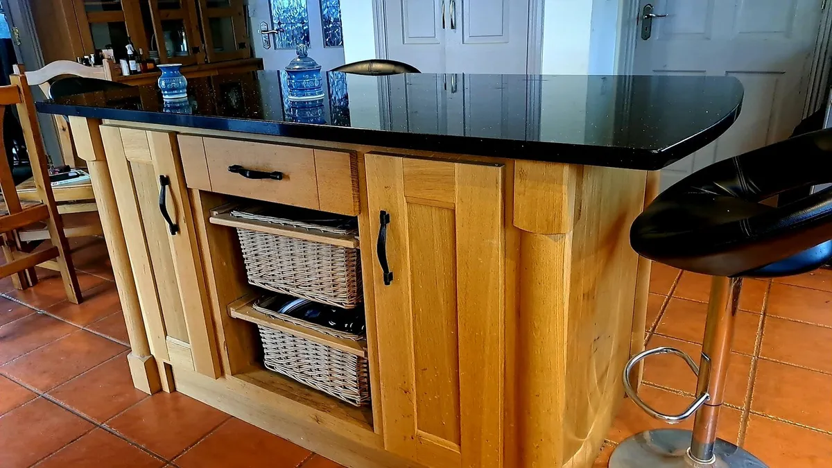 Kitchen Island - Image 1
