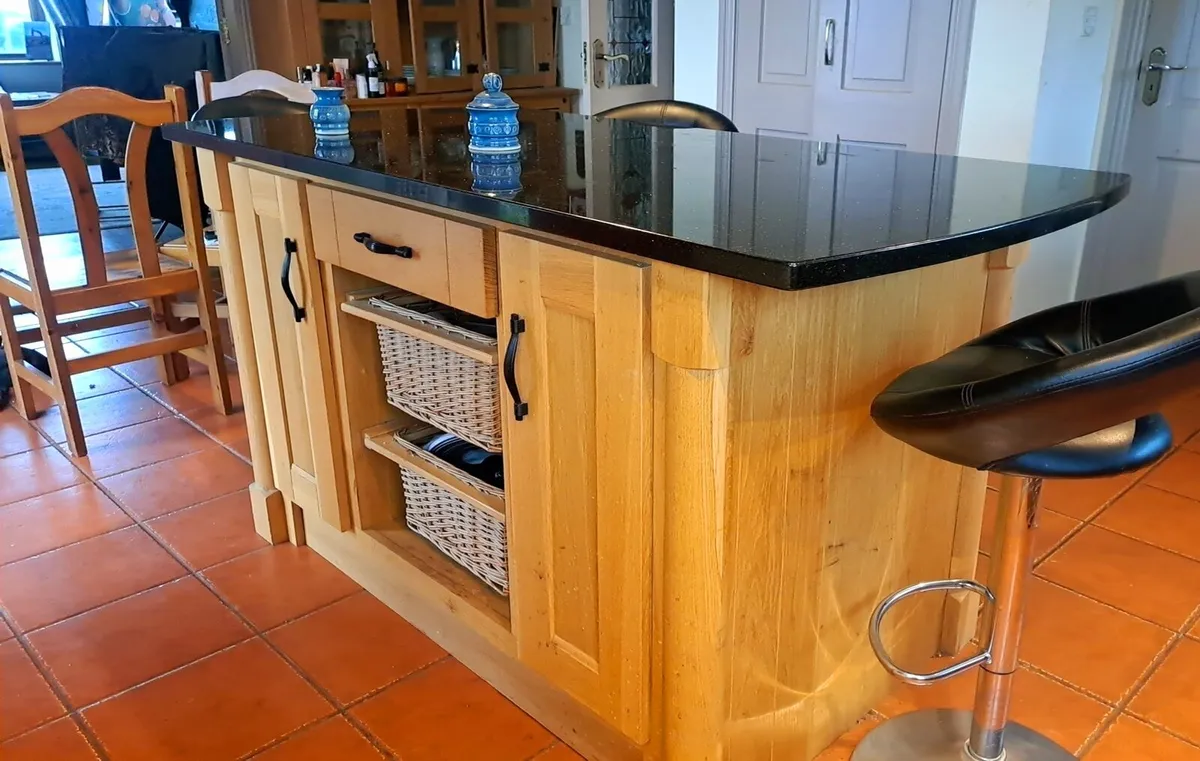 Kitchen Island - Image 2