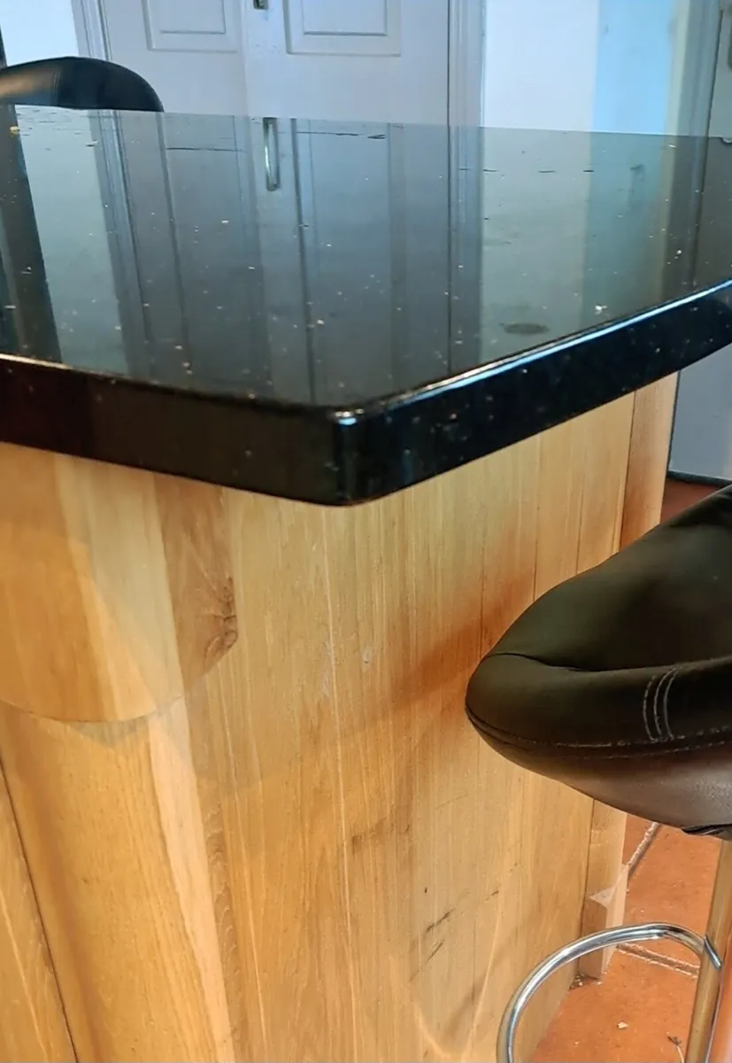 Kitchen Island - Image 3