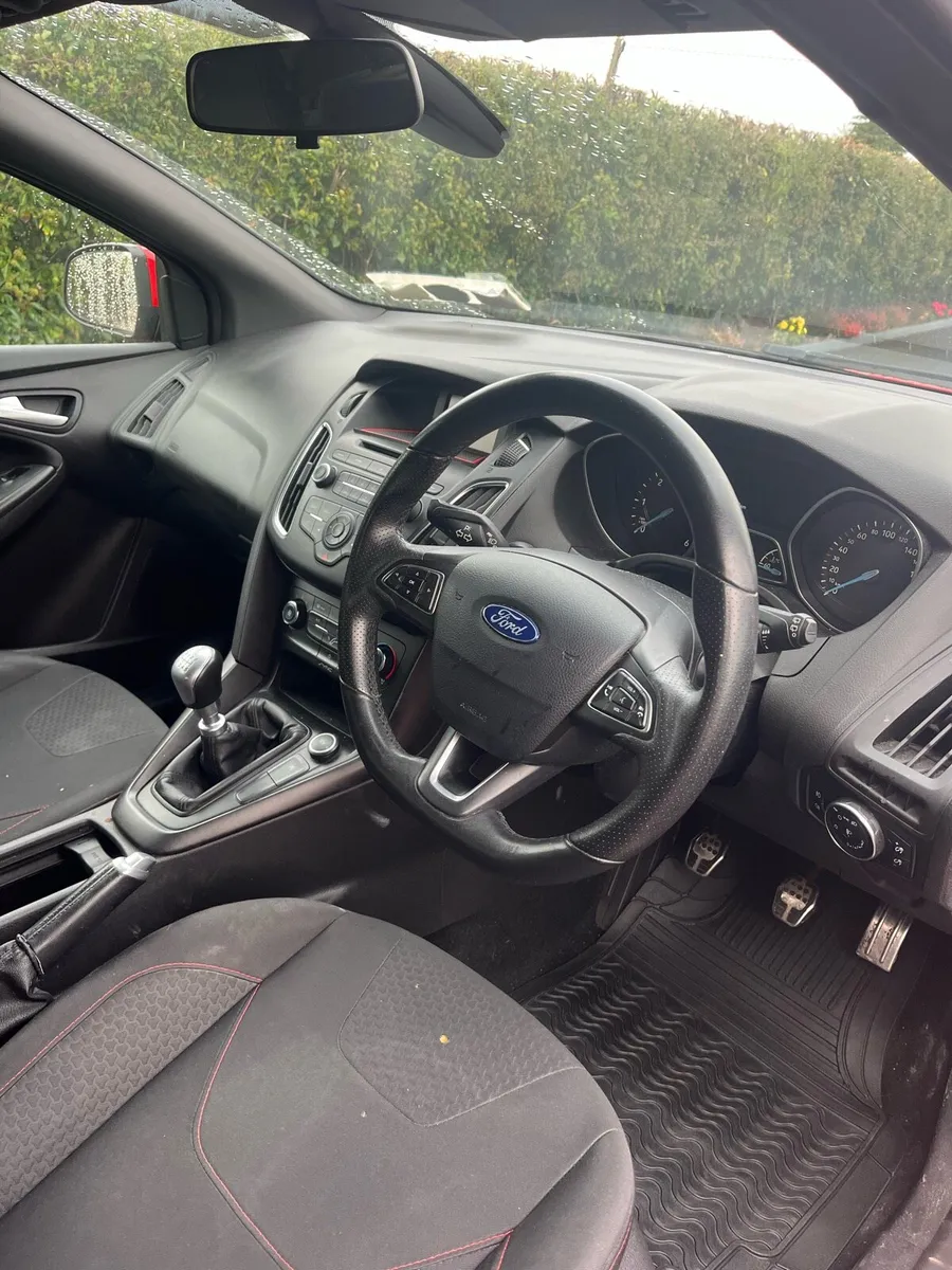 2017 Ford Focus ST Line - Image 2