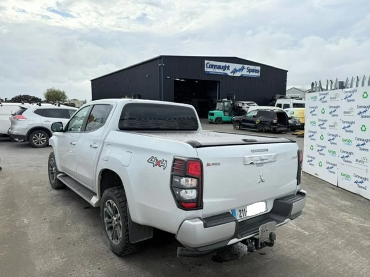 2021 MITSUBISHI L200 JUST IN FOR BREAKING - Image 4