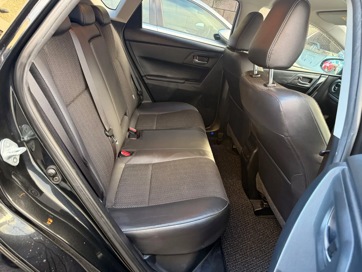 Toyota Auris  2016 (162)hybrid with low miles - Image 4