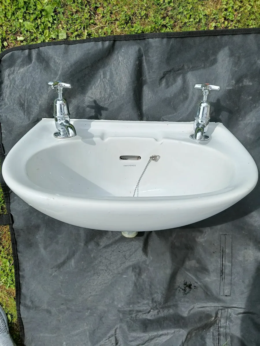Twyfords bathroom wash-hand basin & toilet - Image 1