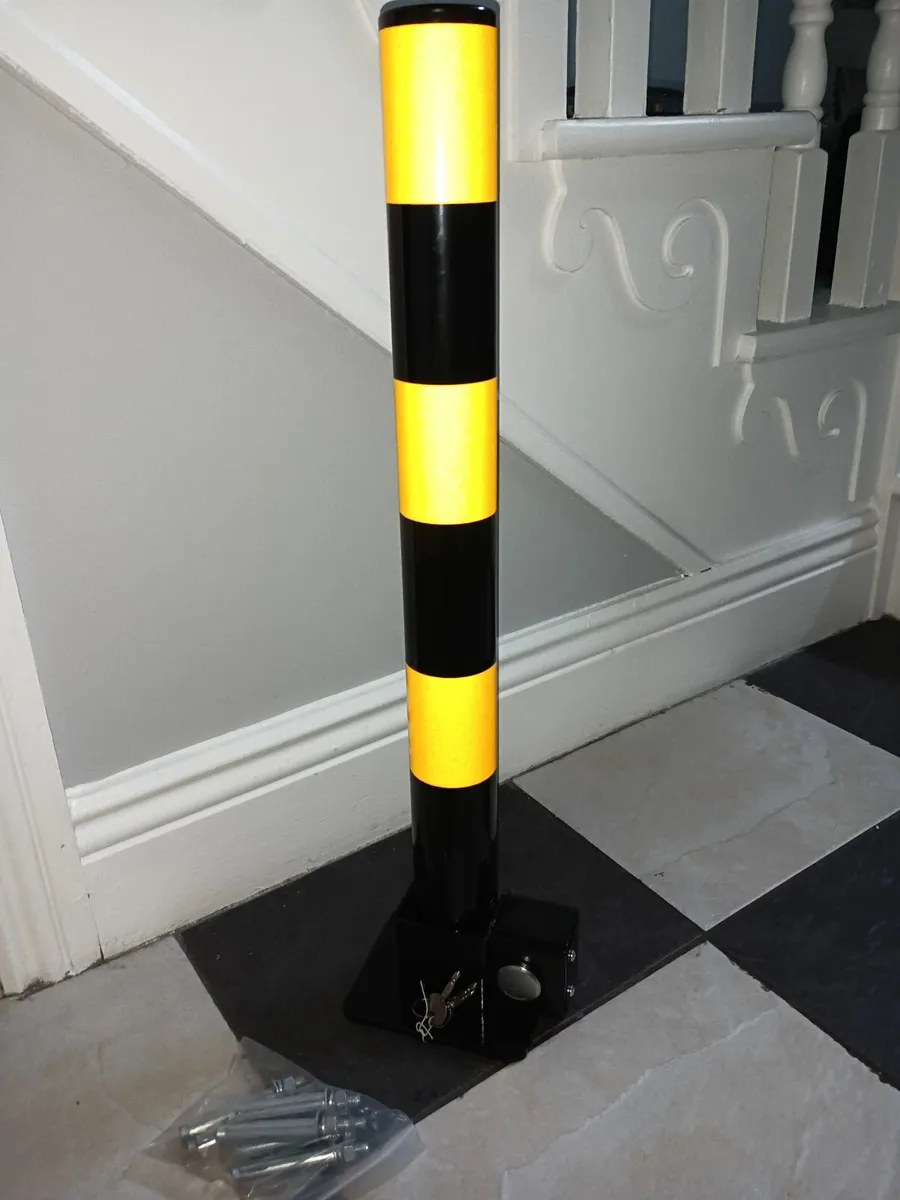 Parking bollards - Image 1