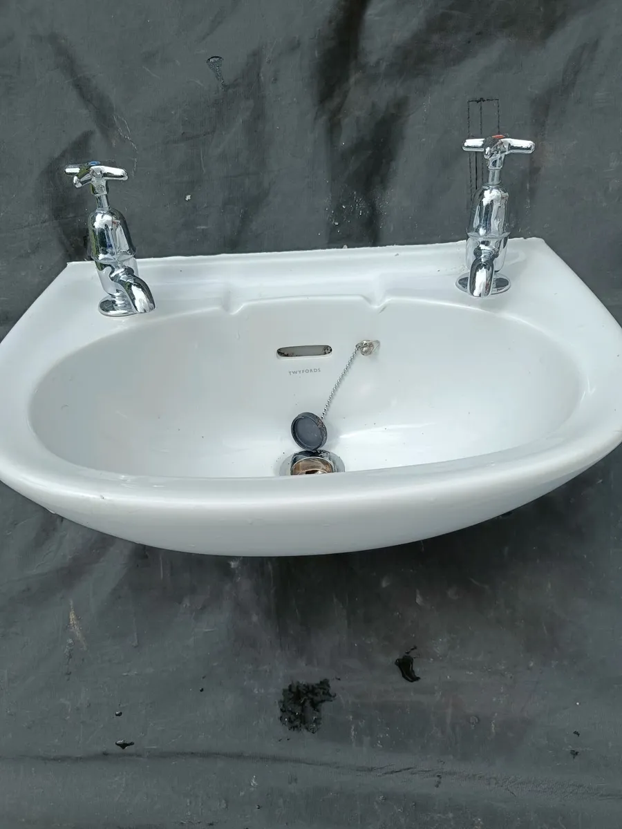 Twyfords bathroom wash-hand basin & toilet - Image 2