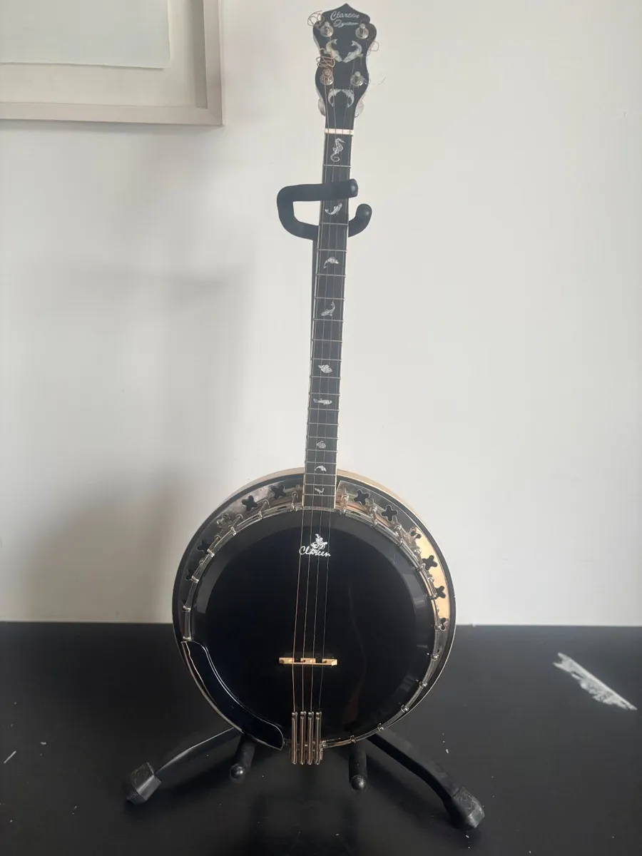 Clareen Oyster 19” Tenor Banjo - Image 1