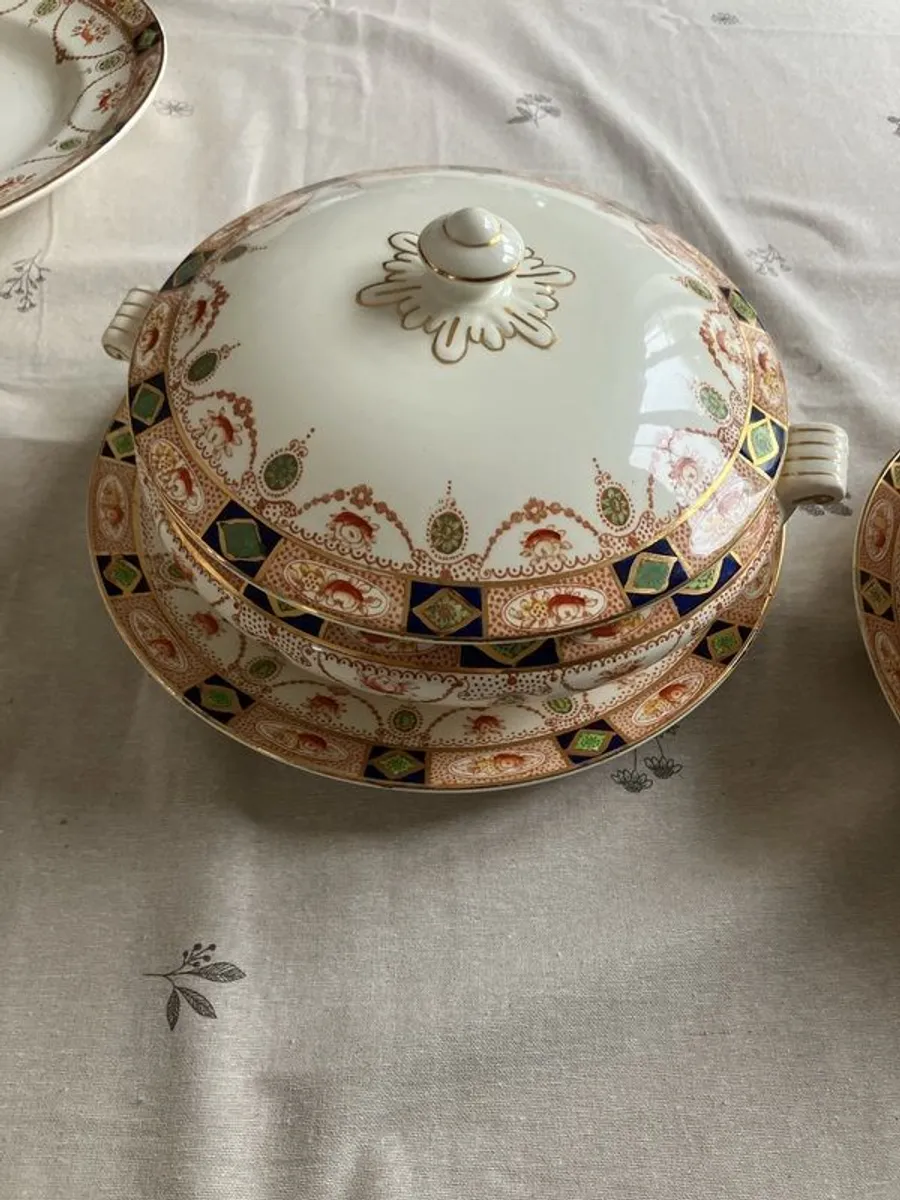 ARKLOW 812 EIRE tableware. MEAT PLATTER, 2 perfect vegetable dishes with lids and under plates. I teacup. - Image 2