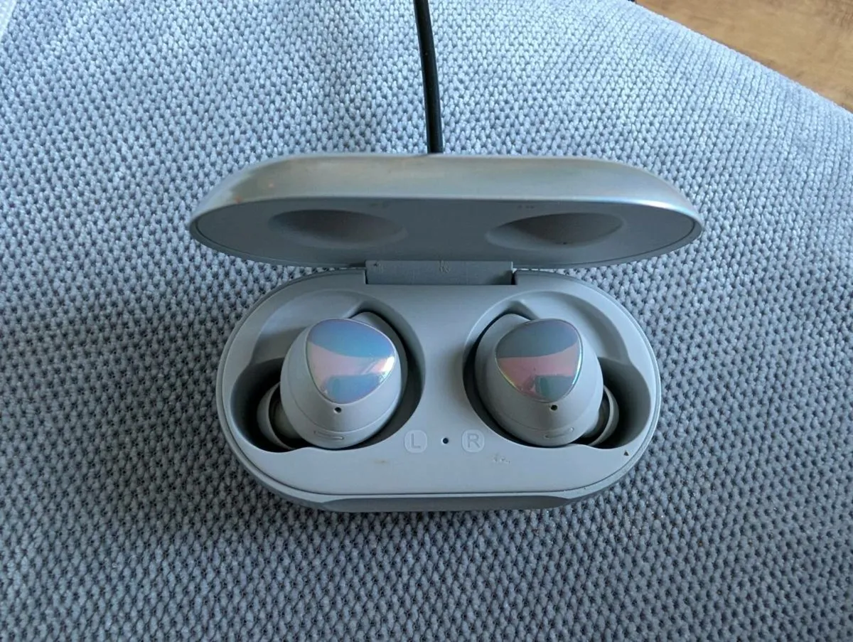 Samsung Earbuds First Generation - Image 1