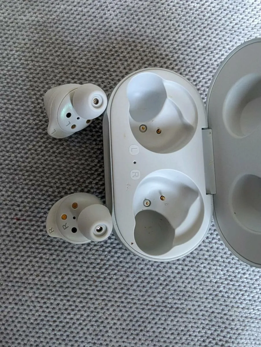 Samsung Earbuds First Generation - Image 2
