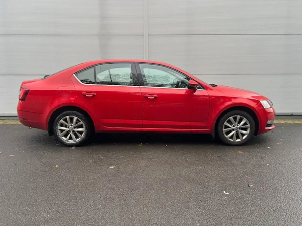 Skoda Octavia Ambition 1.6tdi 90hp 5dr Clean - Image 2