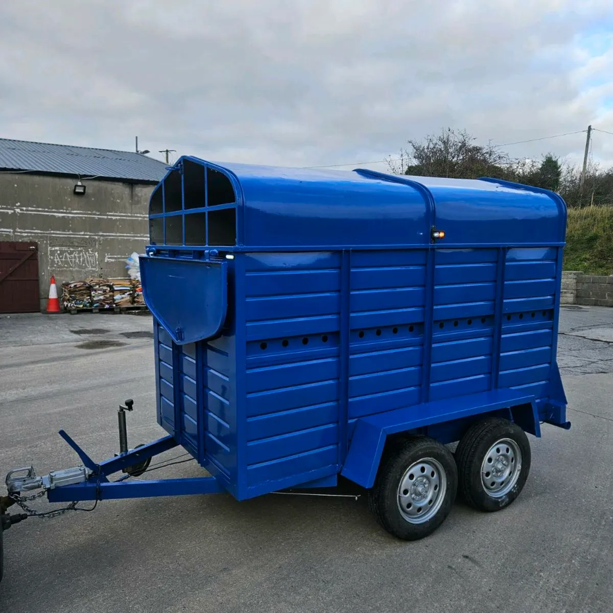 8by5 cattle trailer for sale - Image 2