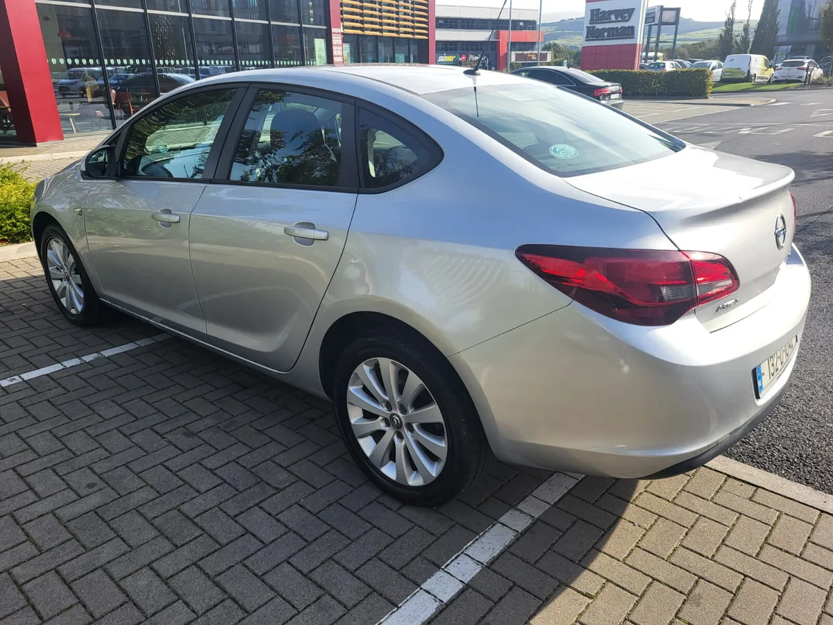 Opel Astra 2013 - Image 3