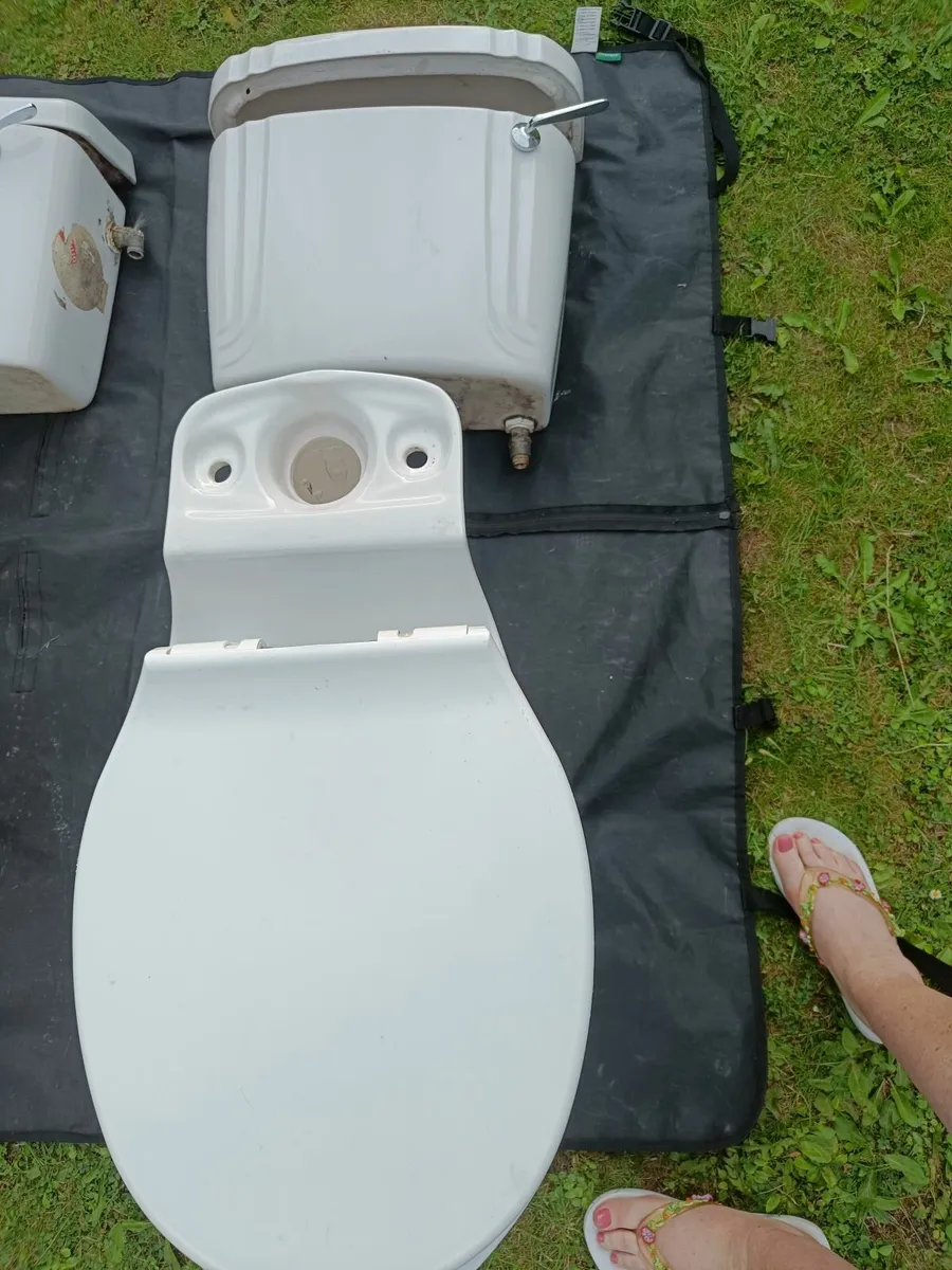 Twyfords bathroom wash-hand basin & toilet - Image 3