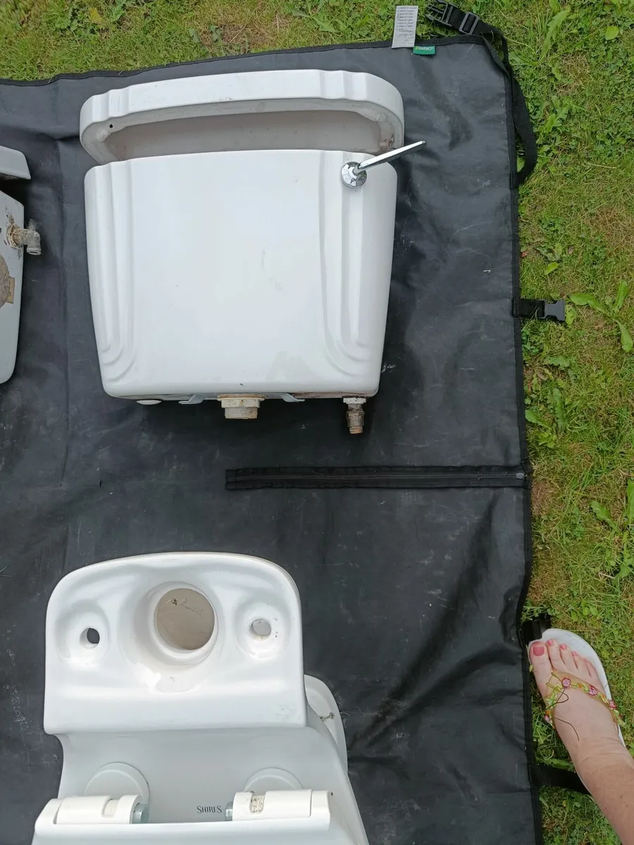 Twyfords bathroom wash-hand basin & toilet - Image 4