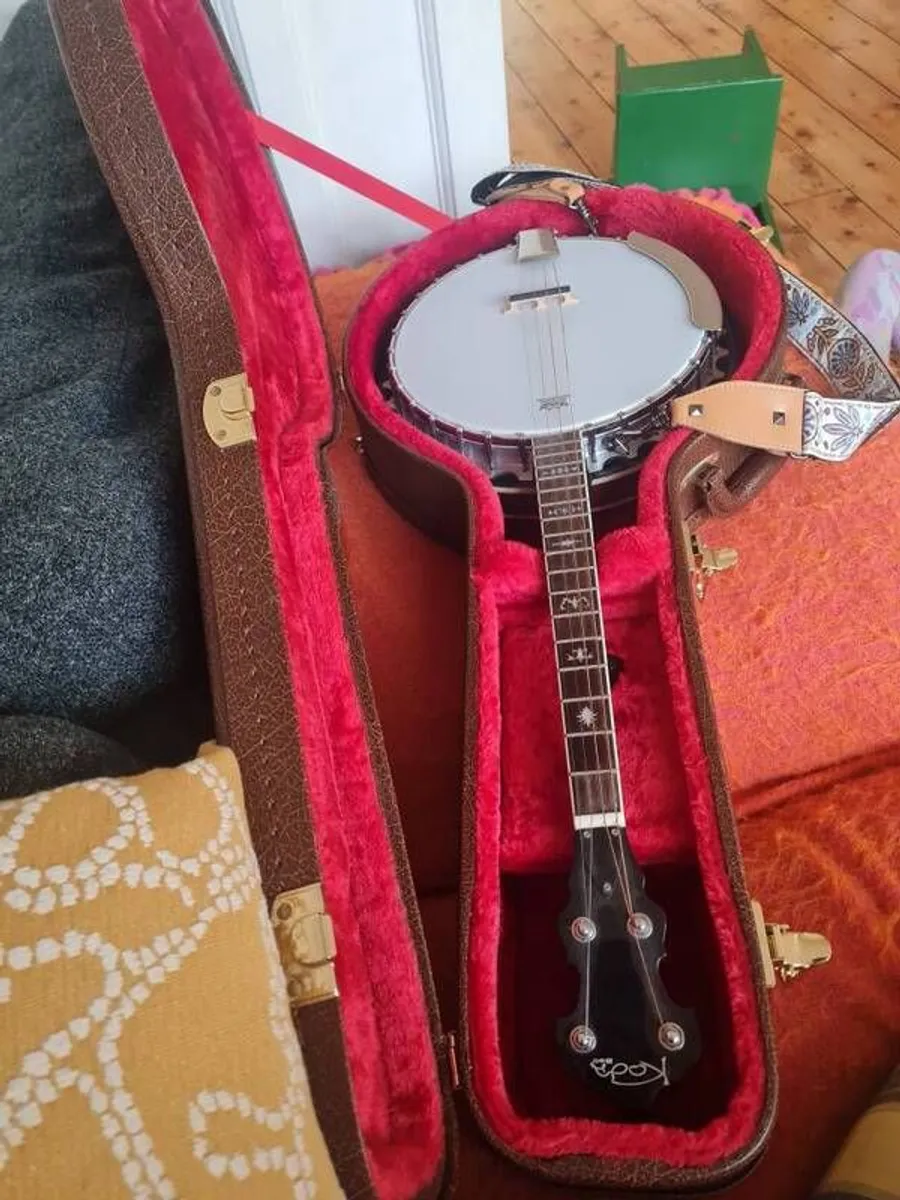 Koda 17 Fret Tenor Banjo, including case and banjo strap - Image 1