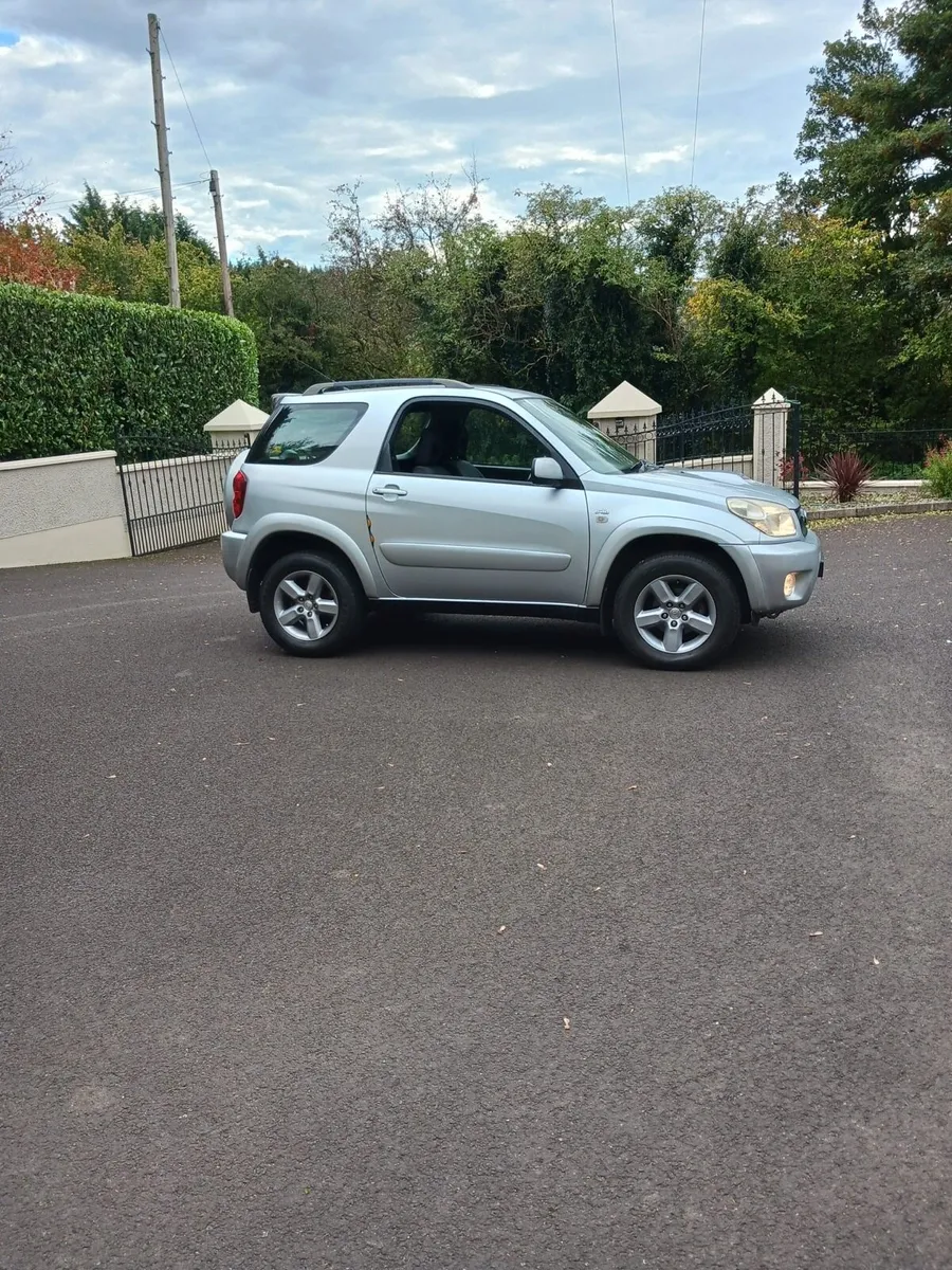 2005 Toyota RAV4 3door - Image 2