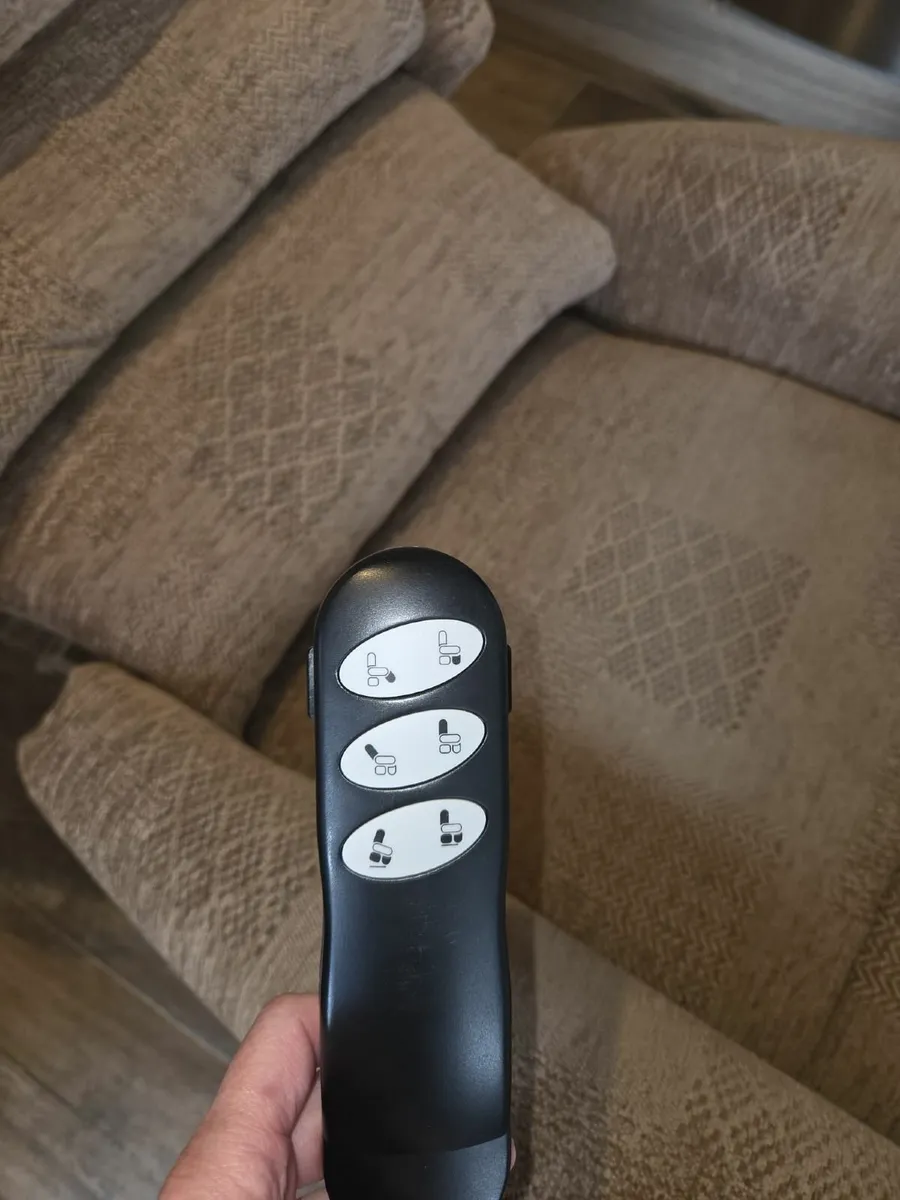 Stawett Electric Rise Recliner - Image 1