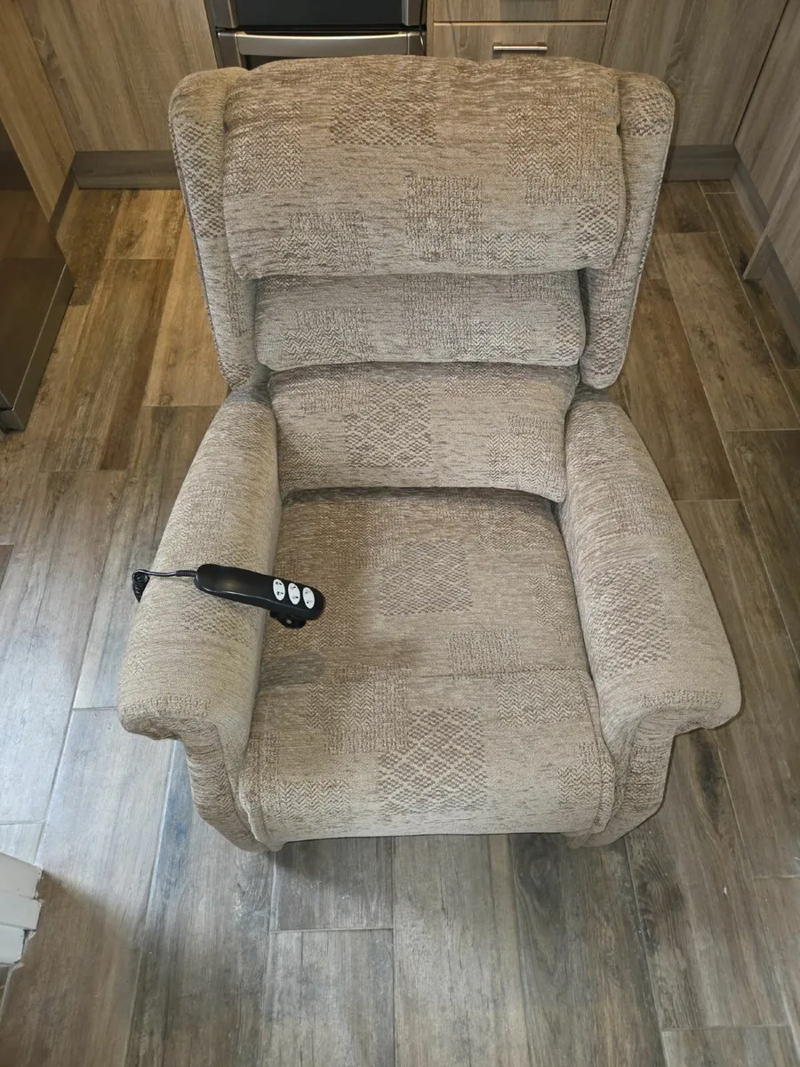 Stawett Electric Rise Recliner - Image 3