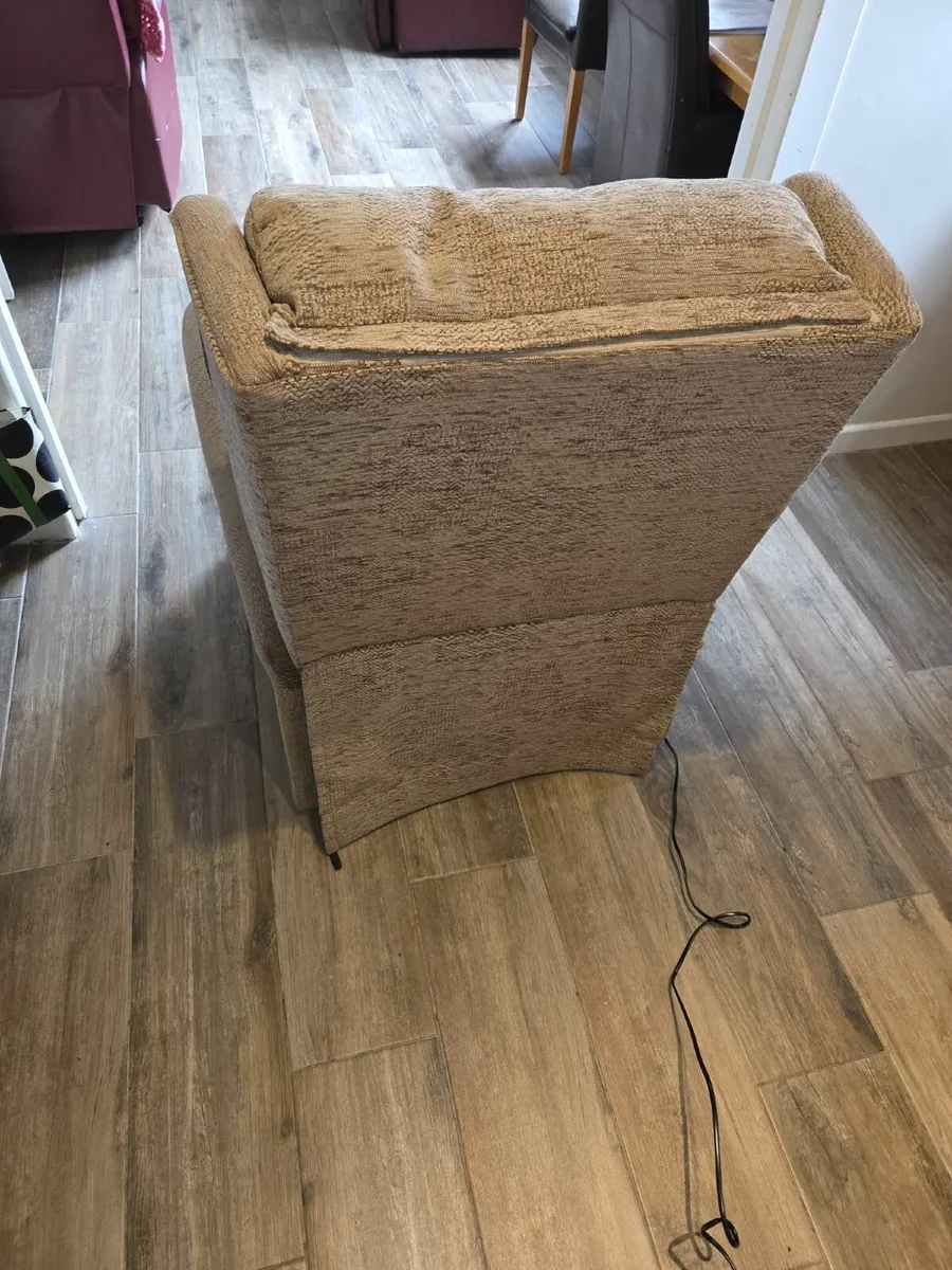 Stawett Electric Rise Recliner - Image 4