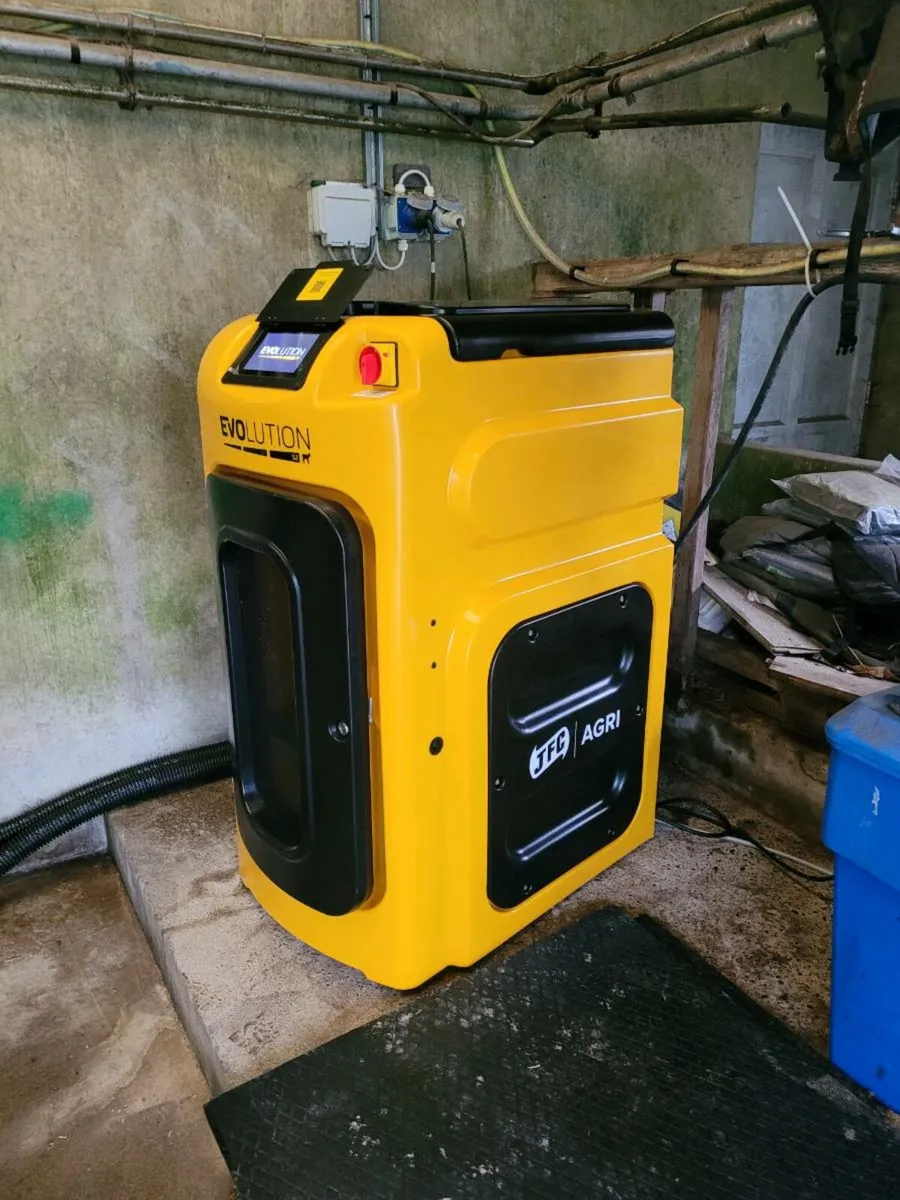 Jfc calf feeder - Image 1