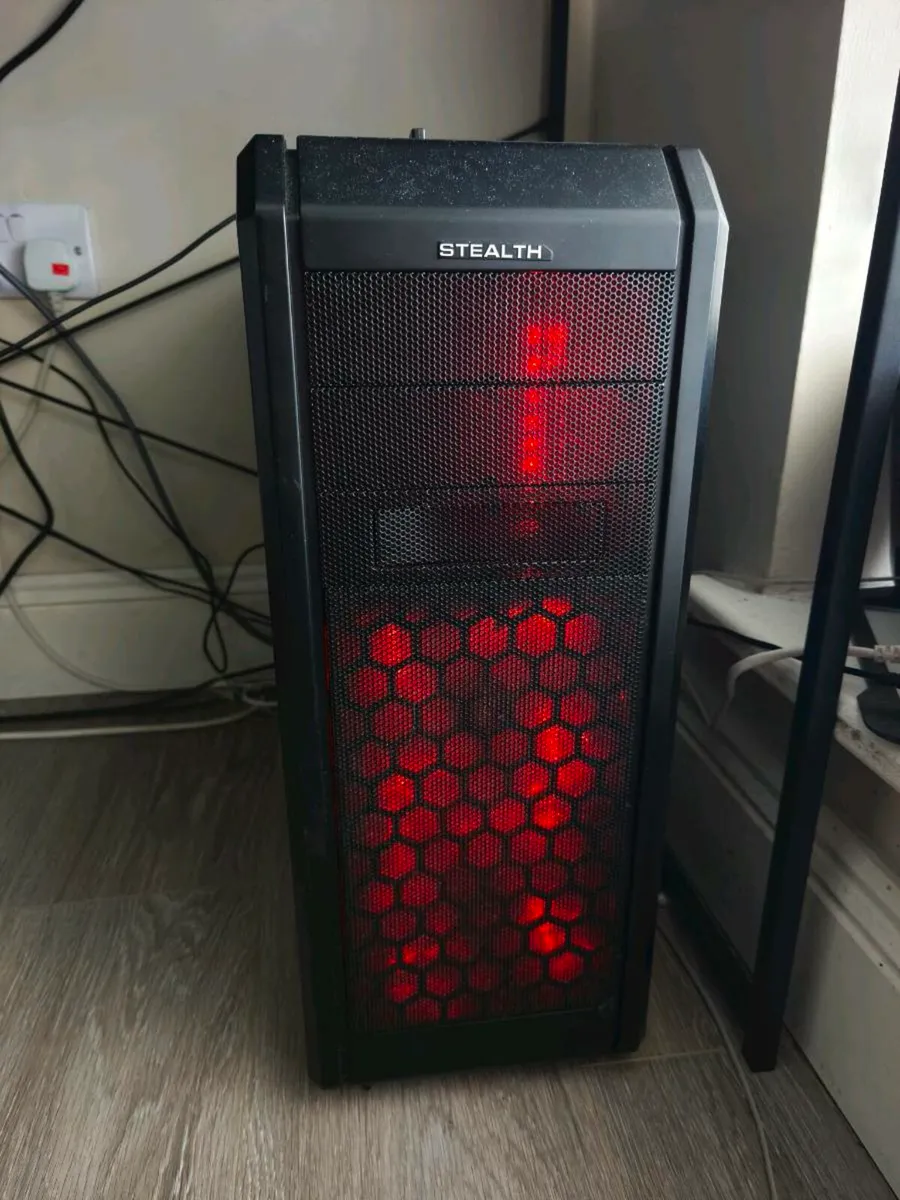 Gaming PC + Monitor - Image 2
