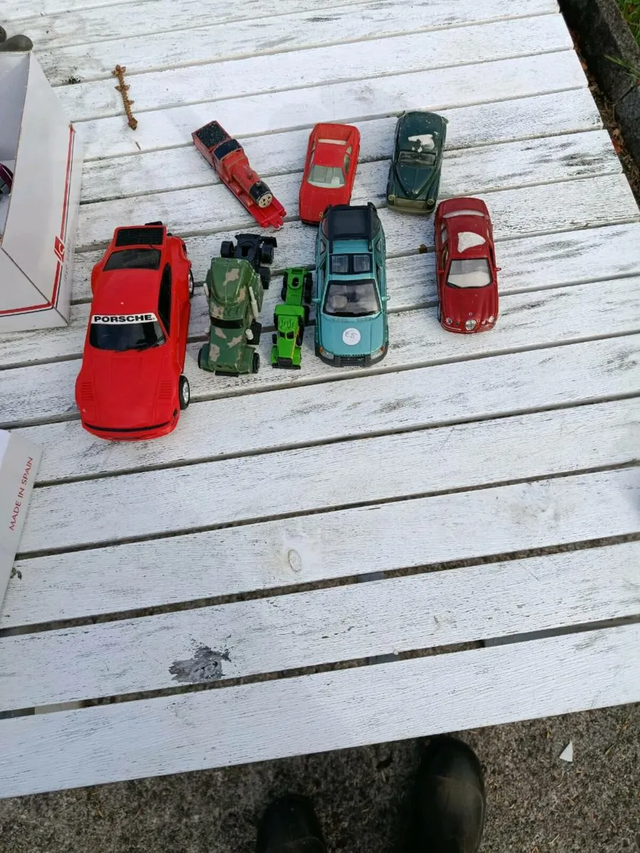 Car lot - Image 2