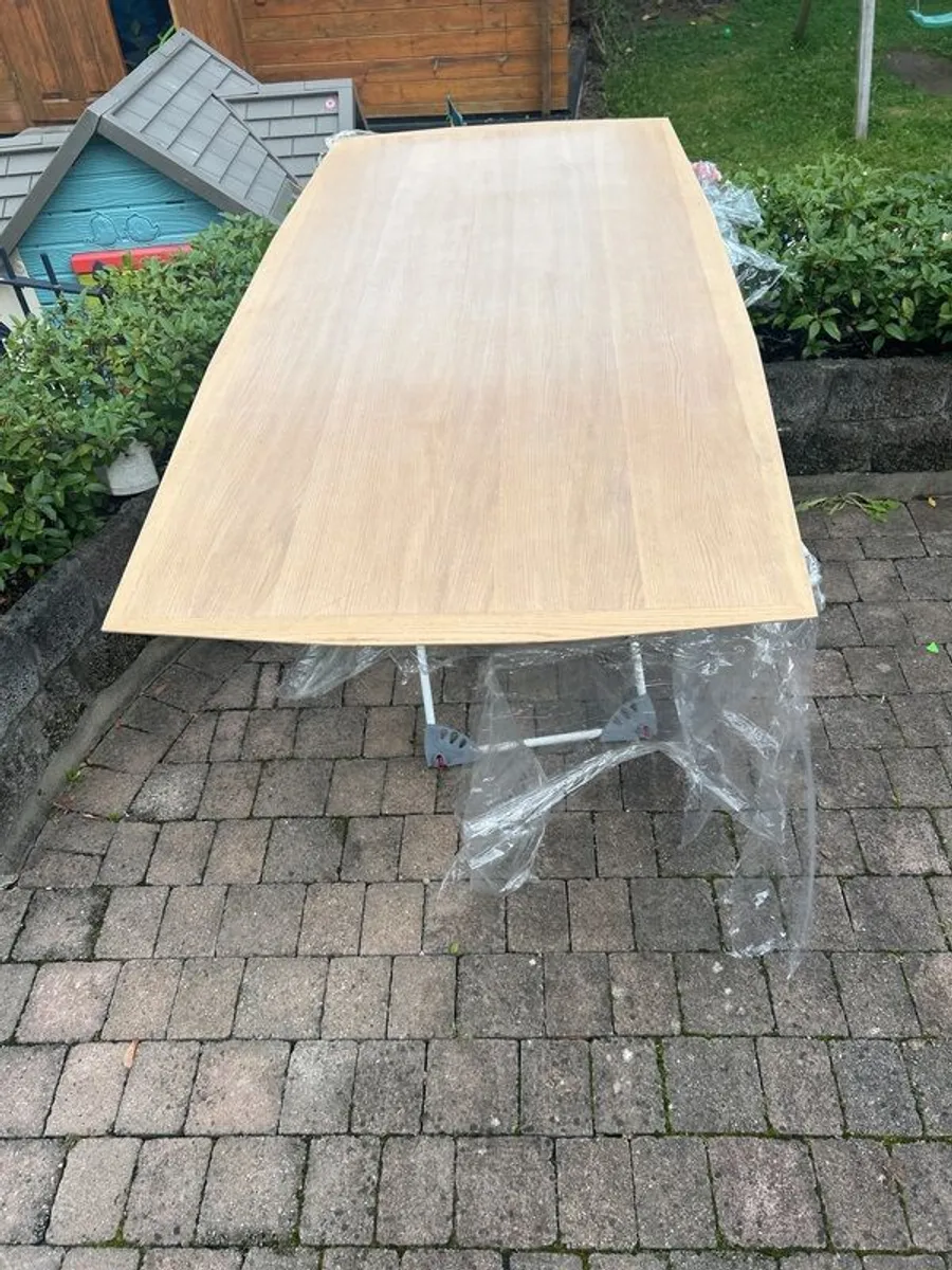 dining room table - Image 1