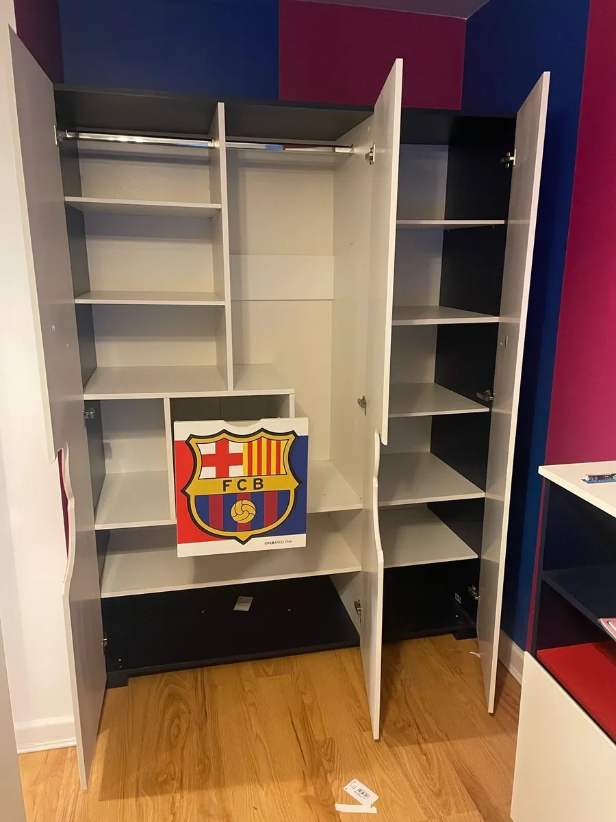 FCB WARDROBE - Image 4