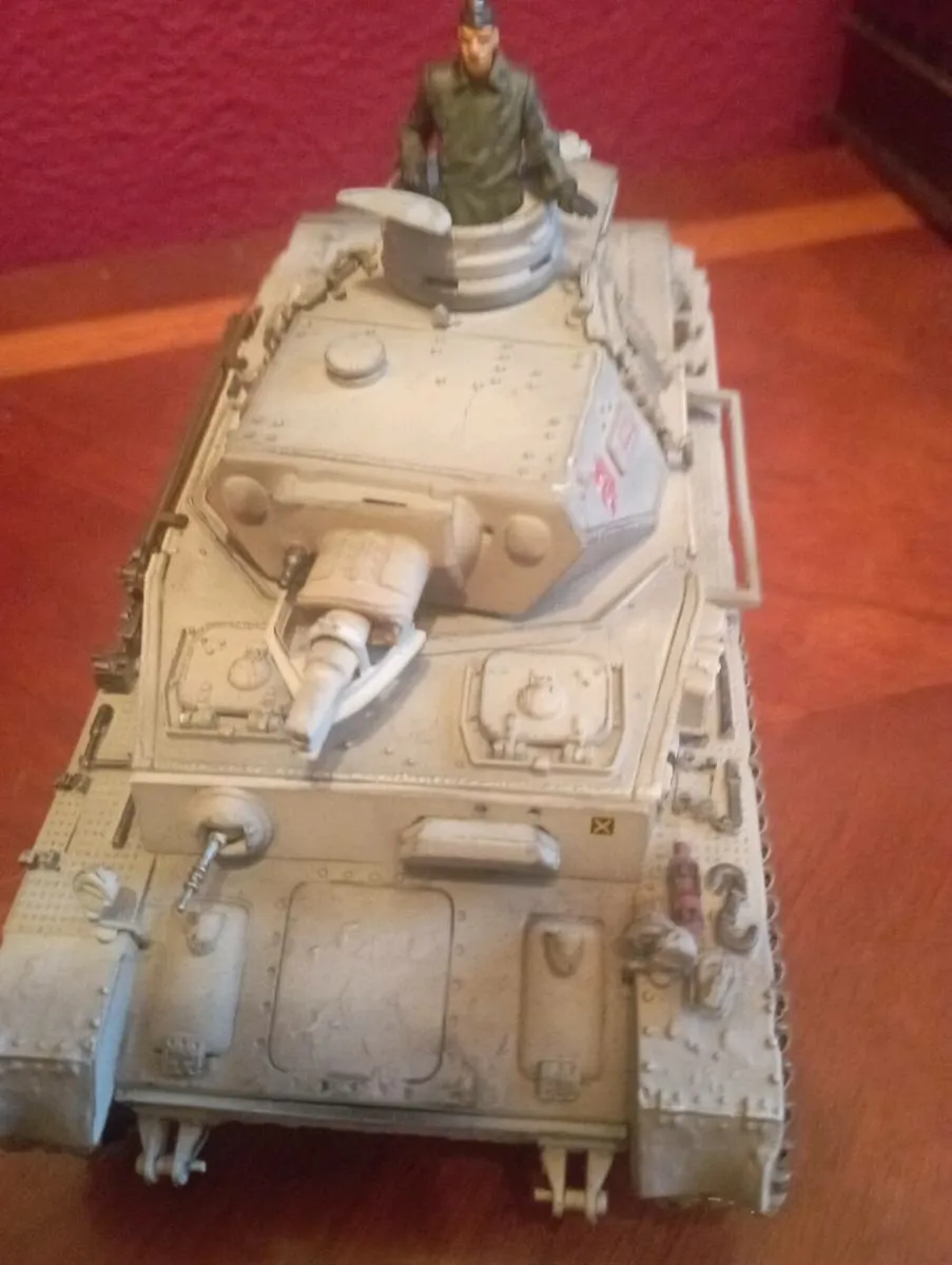3 GERMANY MILTARY TANKS FOR SALE IN LIMERICK CITY. - Image 4