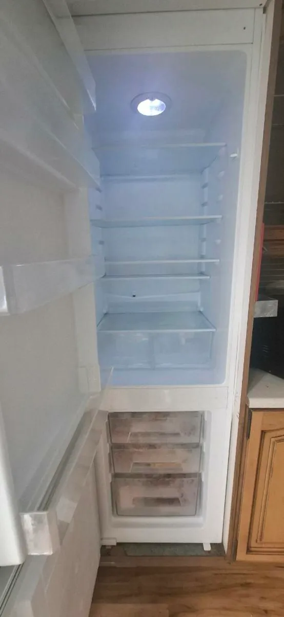 Fridge Freezer integrated - Image 1