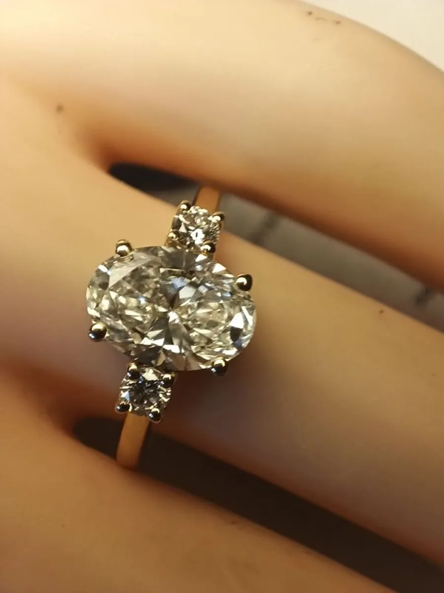 14ct Yellow Gold Oval Brilliant Diamond Solitaire Ring with Accents - Image 3