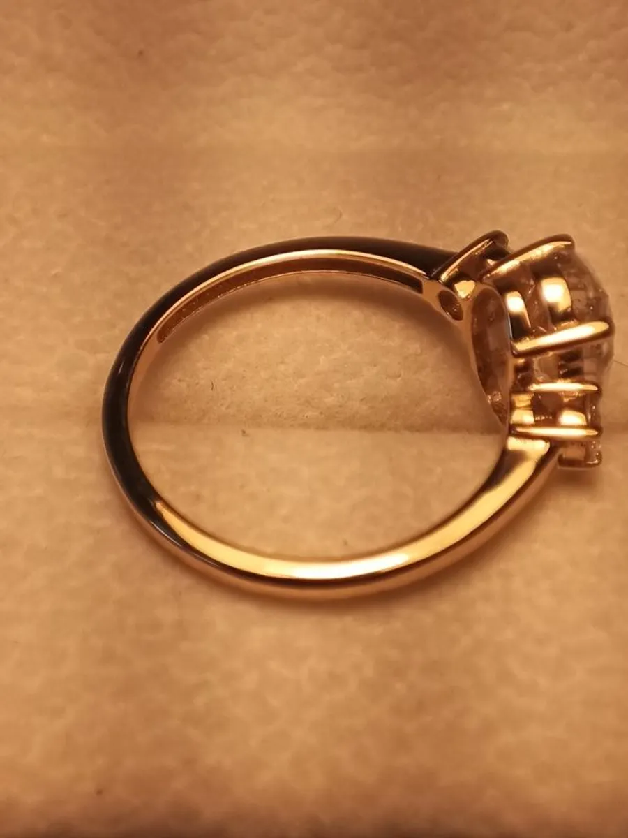 14ct Yellow Gold Oval Brilliant Diamond Solitaire Ring with Accents - Image 4