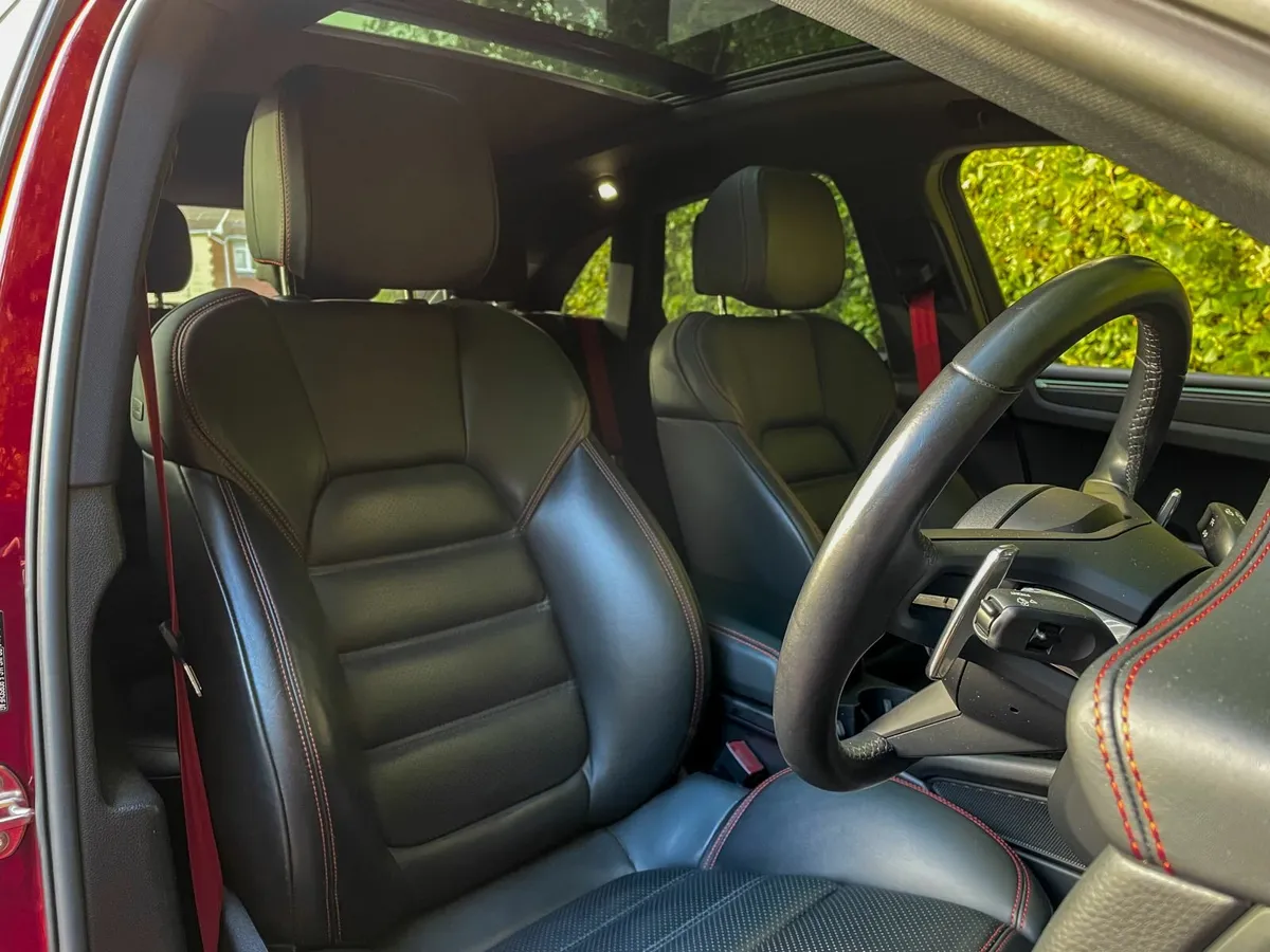 2022 Porsche Macan 2.0l Petrol - Image 3