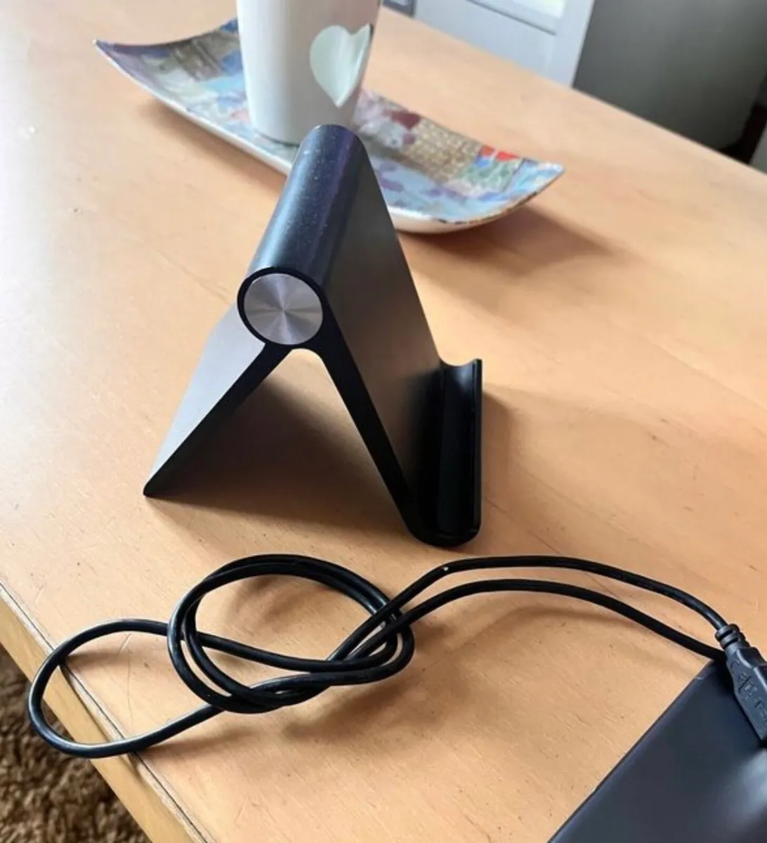 Samsung Galaxy A7 T500 Tablet & Stand - Image 4