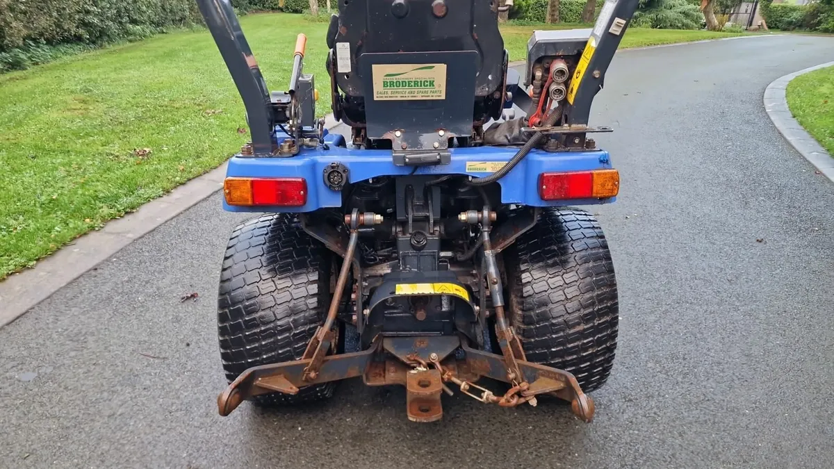Iseki Compact Tractor Ride on Mower Lawnmower - Image 4