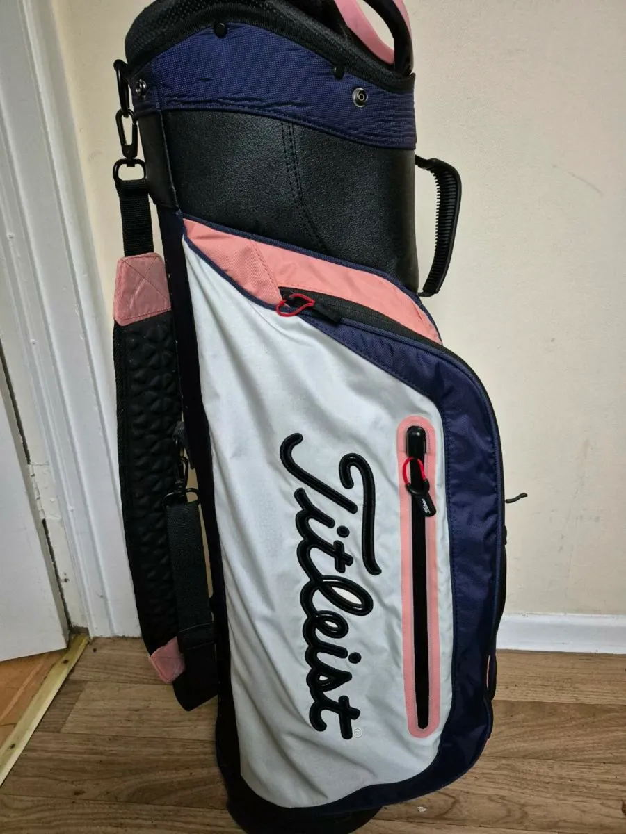 Titleist golf bag - Image 1