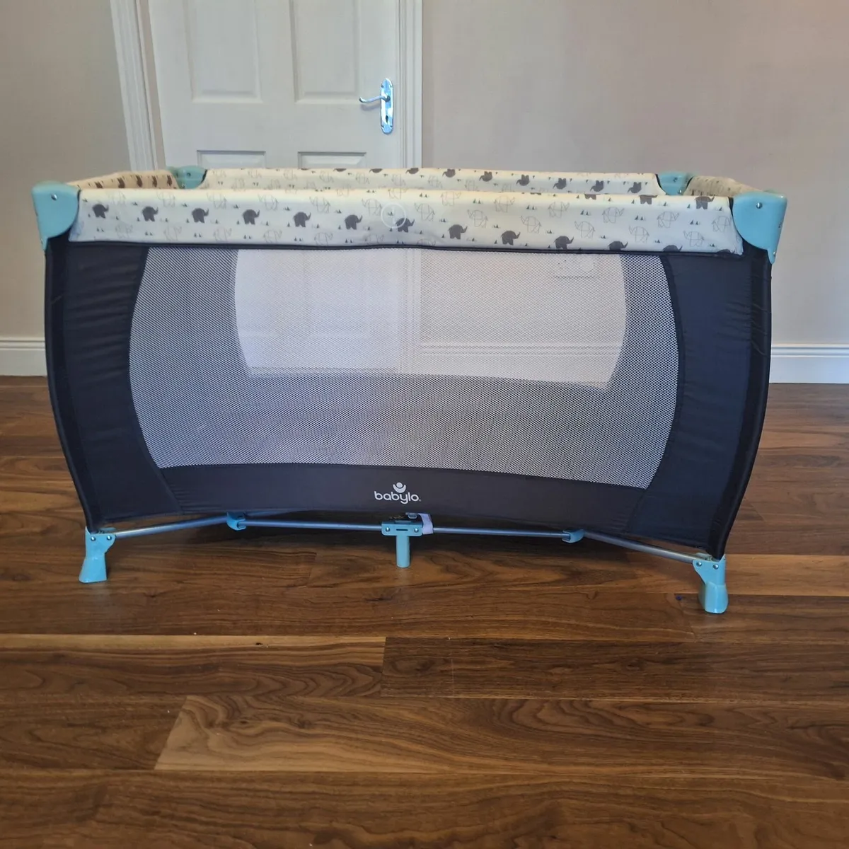 travel cot, Rarely used and in excelent condition
