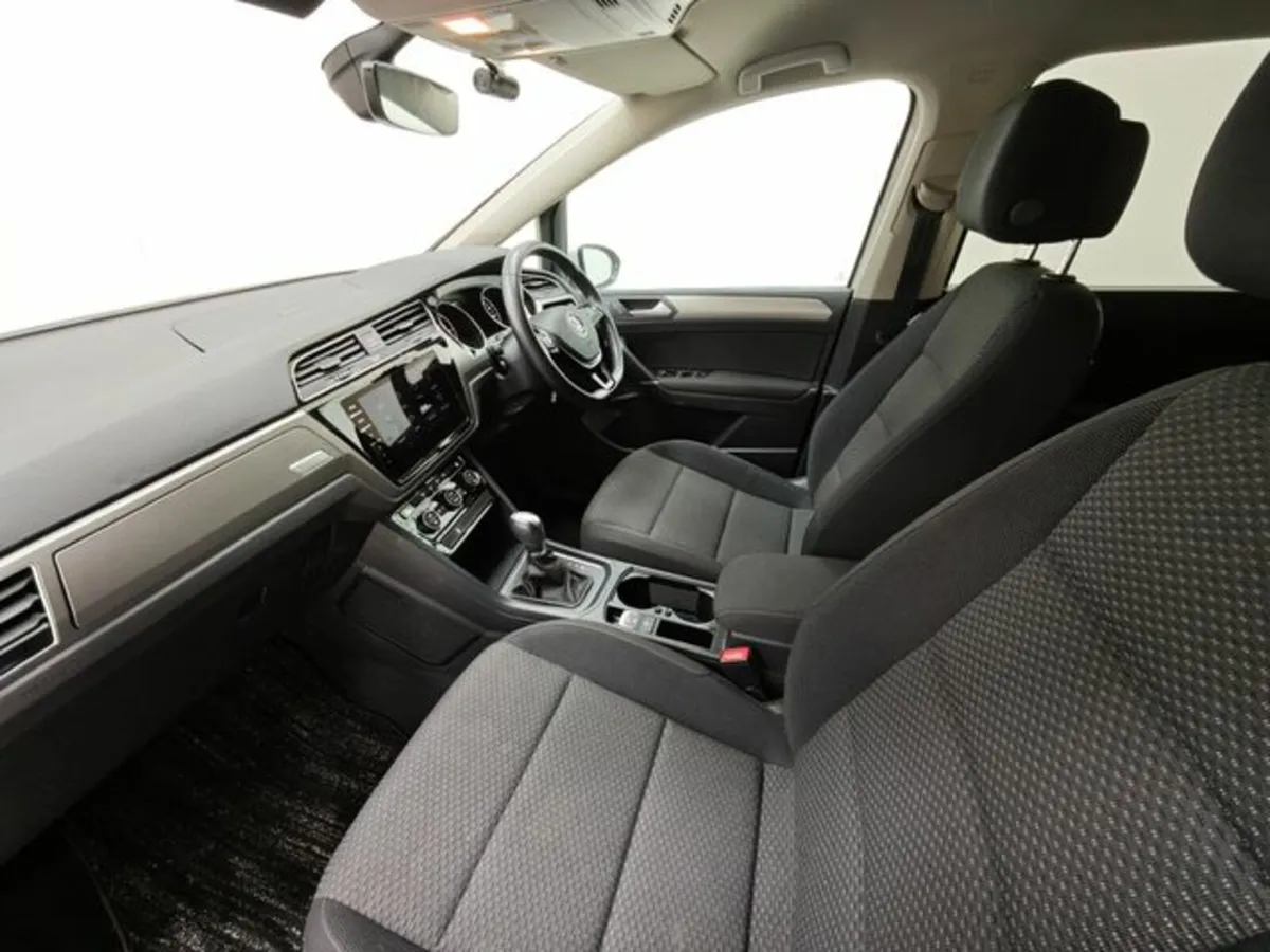 Volkswagen Touran 2.0 TDI Automatic, 7 Seater, Rev - Image 2