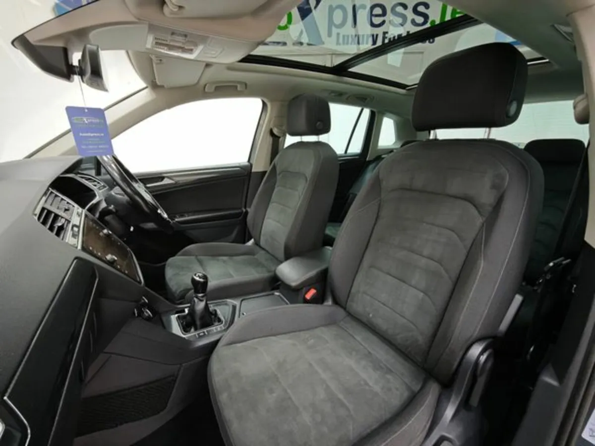 Volkswagen Tiguan 2.0 TDI Sliding sunroof - Image 4