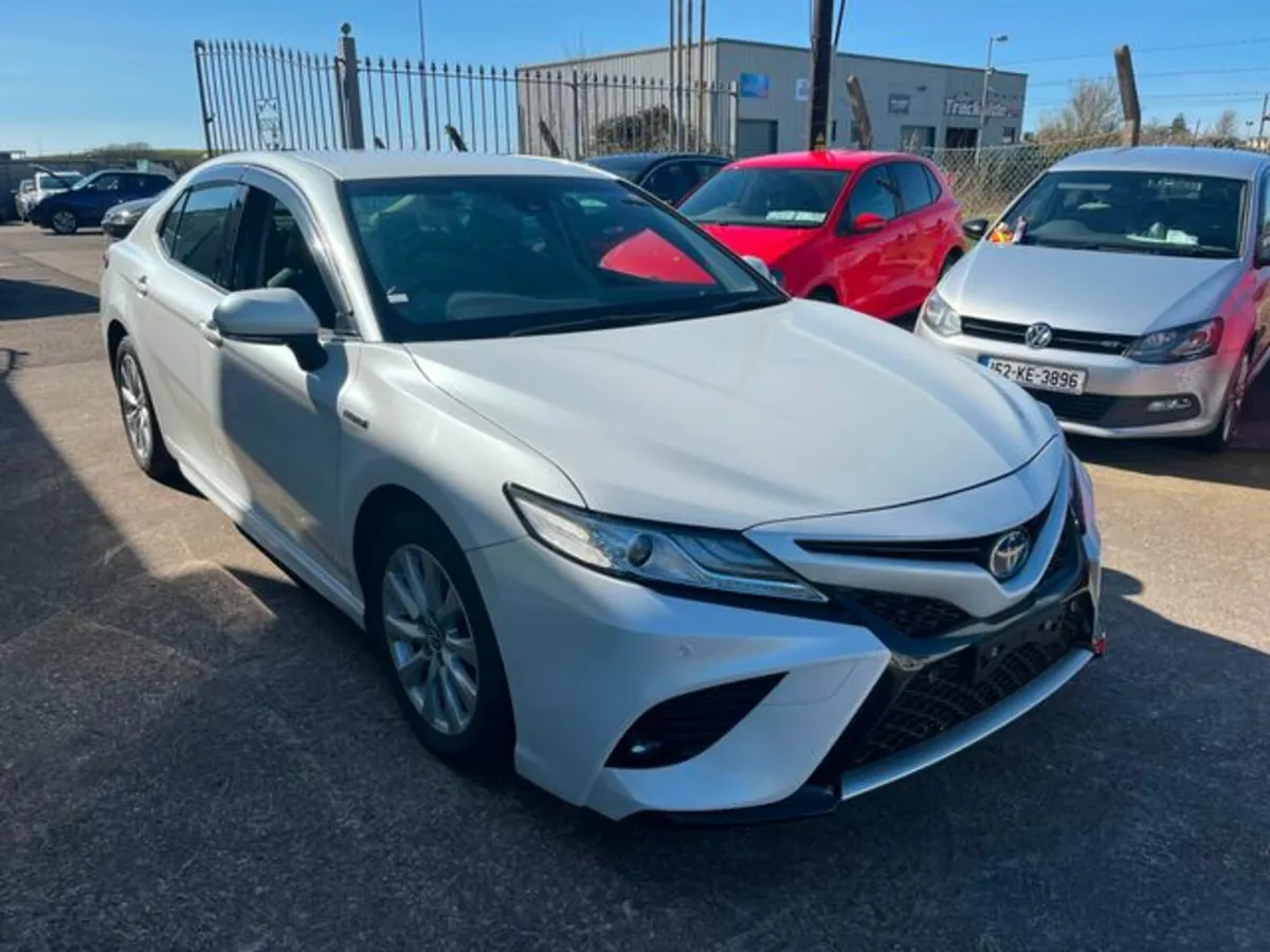 Toyota Camry Hybrid sport x - Image 2