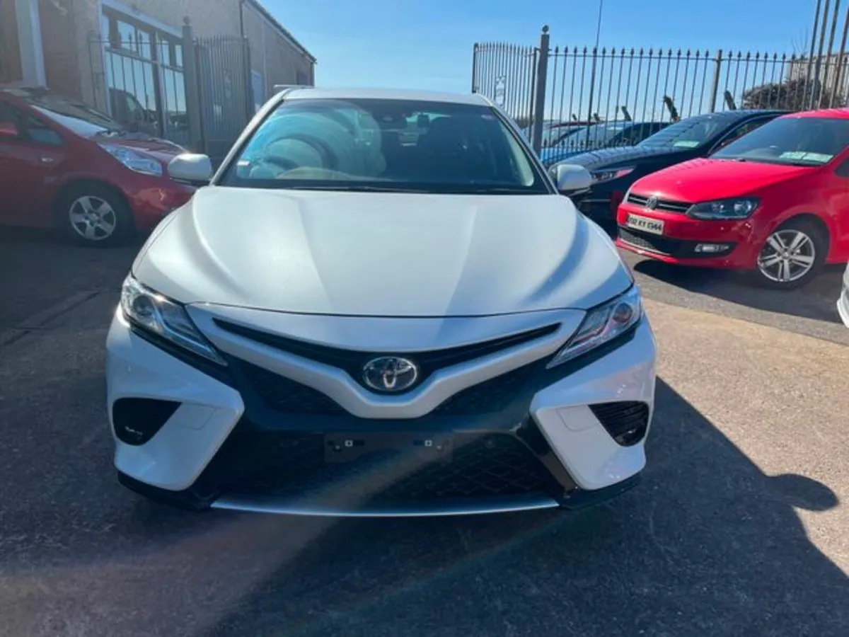 Toyota Camry Hybrid sport x - Image 3